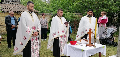 У Молу литургијски прослављен спомен спаљивања моштију Светога Саве