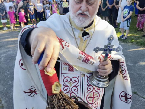 IMG-20eb0b0991637d13c0244dfb70a362ca-V_resize