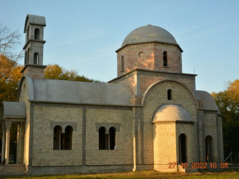 IMG-56ebd4357f84c1610781adc7b13f688e-V_resize