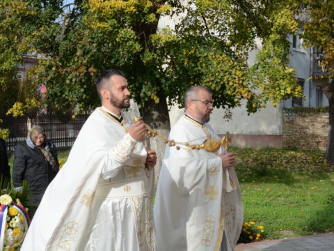 IMG-38e7822092b16acde5efd89163b85dde-V_resize