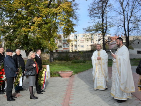 IMG-4fb0c09632a915da2a7b78e391435b58-V_resize