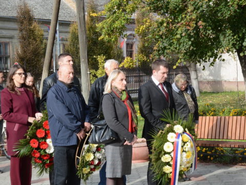 IMG-93c529606e679c8c566cf3c7295eefd0-V_resize