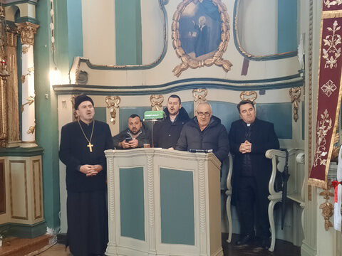 IMG-001a472e6e08e1ef875e4ed1e6d21fc6-V_resize