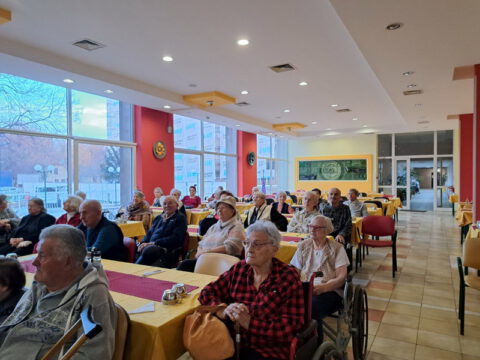 IMG-11cda7f8a3ed26282236f5cdc1d33269-V_resize