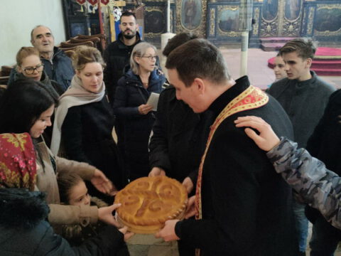 IMG-1993199213280e8caf578ff625a93f39-V_resize