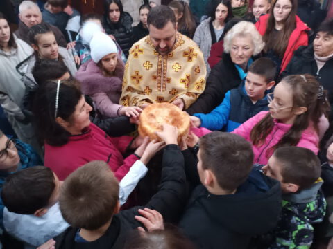 IMG-7cdfaff068bdeb6a392b87586c93bfbf-V_resize