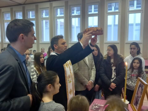 IMG-834b433e1e9f74e3c2a98ae3093d3b52-V_resize