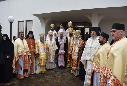 Епископ мохачки Дамаскин на литургијској прослави крсне славе Епископа врањског Пахомија