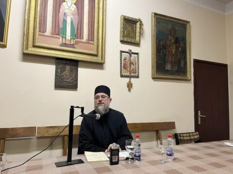 IMG-efa8404af558d0a7d2c8fbe5e3adc68b-V_resize