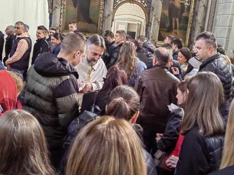 IMG-1b1a287e0049bd84b2e3ef611426e418-V_resize