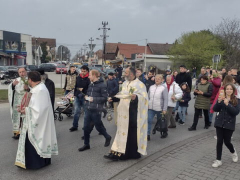 IMG-4faf2f6a3a23a0cb96e3e63578a39db9-V_resize