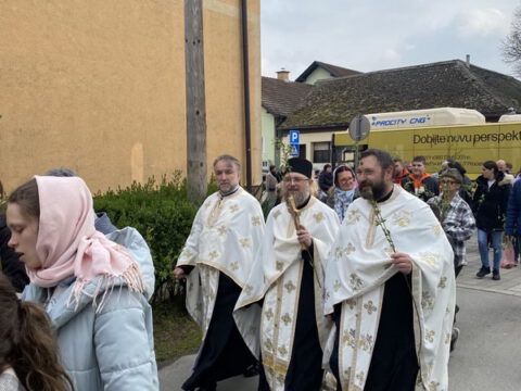 IMG-993eb7b54f0dc7fd22036af9a43f855d-V_resize