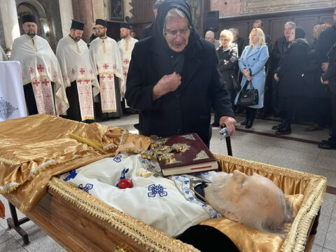 IMG-e4f703d26160b4b0d77af0d9604dd44b-V_resize