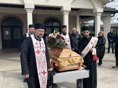 IMG-ee2463fe8f9cb017c839bed8374dc70b-V_resize