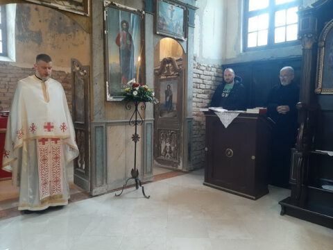 IMG-faec40700cbbe9e782dfd434bb40396c-V_resize