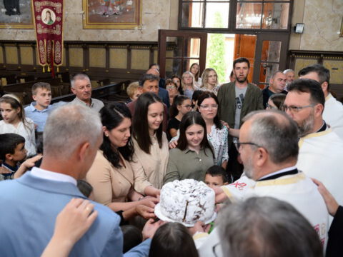 IMG-07697c928bd2f8f021bb69e25f180299-V_resize