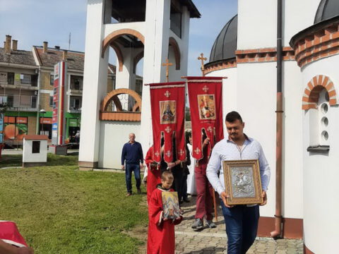 IMG-15c0fbe6ccb7845feae21e99c0760144-V_resize