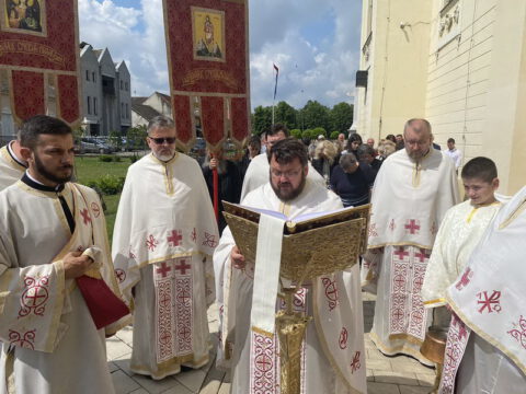 IMG-17560828fee270834f4f88f3459eb961-V_resize