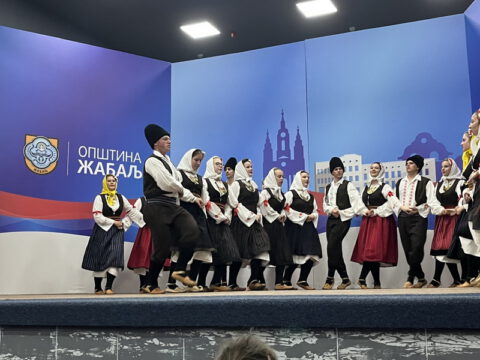 IMG-28e2046c0a7ad4251fb3b5356ef652c1-V_resize