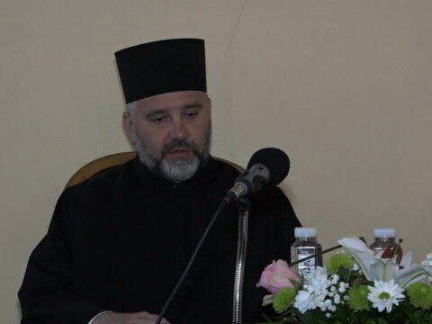 IMG-29a998ff2f90f593203a1bb061c7096c-V_resize