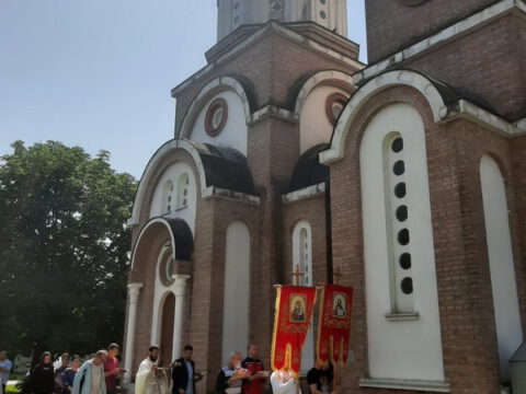 IMG-47ea230975fff0b7c06e40750f632df8-V_resize