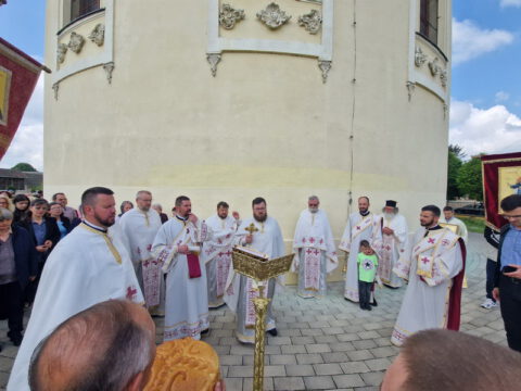 IMG-72dd694f670e8278e3cced562626e1a4-V_resize