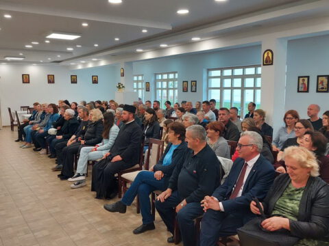 IMG-7f33813e254c889b77b78711813a8979-V_resize