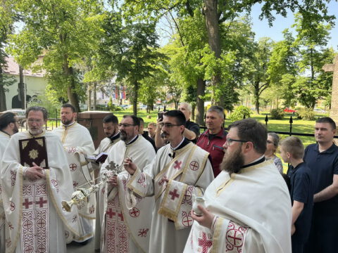 IMG-9714fbe2169f874cf366a63faf98dbec-V_resize