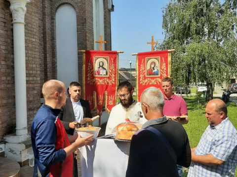 IMG-b44cb85866fd656d0052b90e37f82b05-V_resize