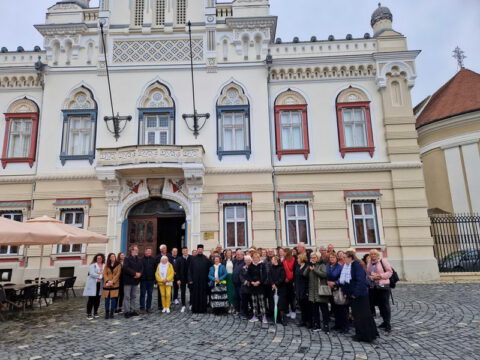 IMG-bb737ceb67c38524732972a83fb5040a-V_resize