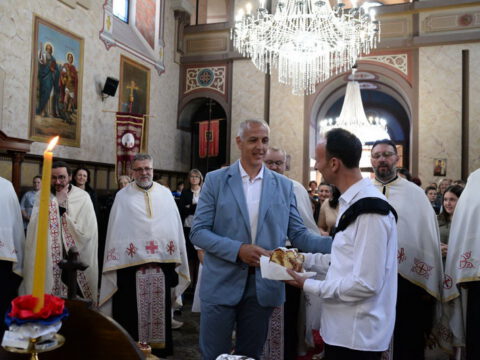 IMG-c3d584b9468ff6c683b0a1d29d2a5a34-V_resize