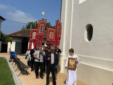 IMG-cb5069246a714740f729eb6d12462fec-V_resize