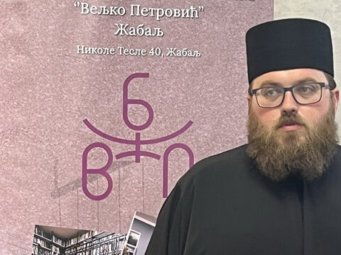 IMG-f560e6a4f461c5bd7161c86aebaa1437-V_resize