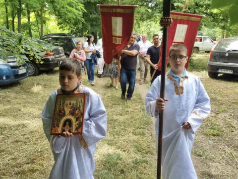 IMG-b9fcbea606c379c0c2e18122d5cbf588-V_resize