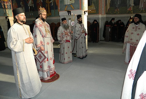 Празник Преподобног Јустина Ћелијског у Светоархангелском манастиру у Ковиљу