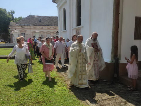 IMG-2ca655205eca63e4b383a9244d580a05-V_resize