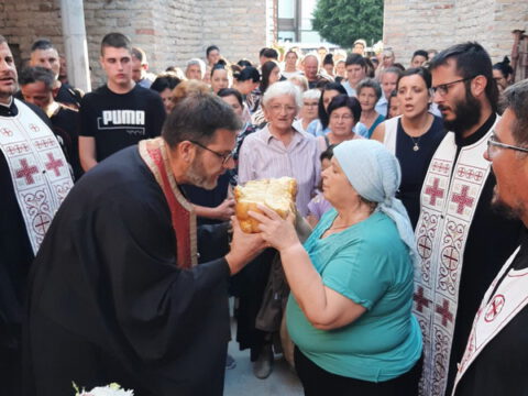 IMG-833236f951f3bfdedde7f52ee309f2de-V_resize