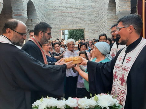 IMG-b3f871726a223cb1b2b2f74c7d4c86e3-V_resize