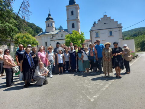 IMG-b7a1828a9947e7a13e910e38f55bf7f0-V_resize