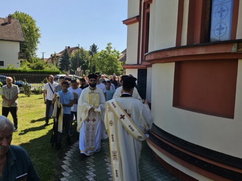 IMG-1516b4c8f36b7dc11efe5dbd2c474922-V_resize