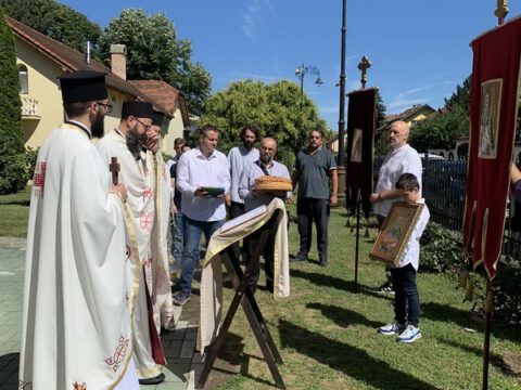 IMG-1dc4d7717b5d6a056d3183e66be88c3b-V_resize