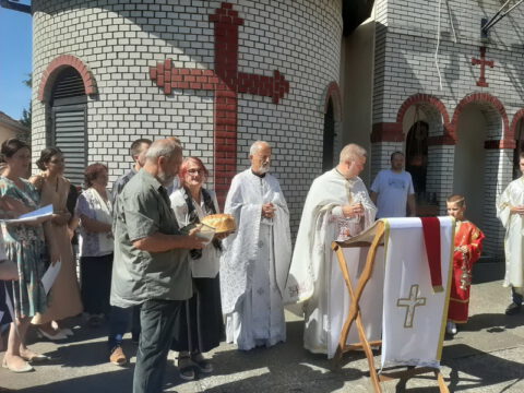 IMG-bac81b189eee3816ceb222076d514a89-V_resize