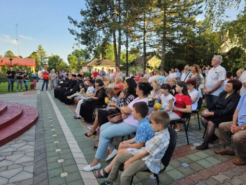 IMG-cb011c68d9067d0708232cdd4b6754c8-V_resize