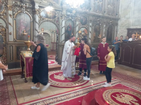 IMG-b90bf91a1a03d47047456d1d88e936f5-V_resize