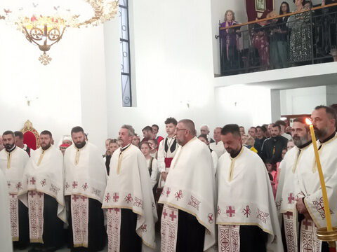 1696877300848351_resize