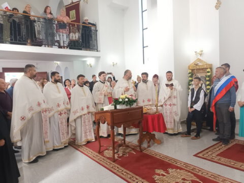 1696877300852056_resize