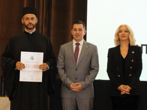 IMG-eef3f48fa45b750fe8e3df735f6358bd-V_resize