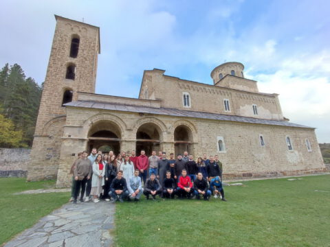 IMG-24b35a0cb18806317472cefdc63fcf47-V_resize