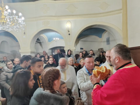 IMG-6f71a9e7fa0d031604501dbd1d81a9b3-V_resize