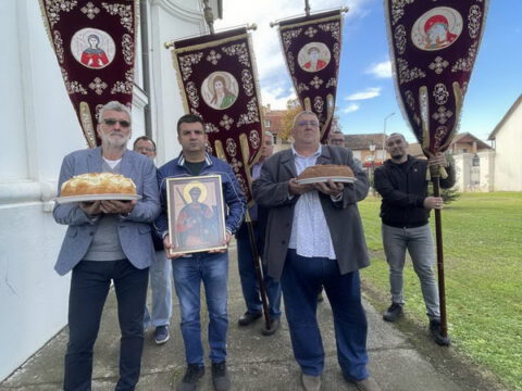 IMG-93a4827e80119060ca023d62d15a431d-V_resize_resize